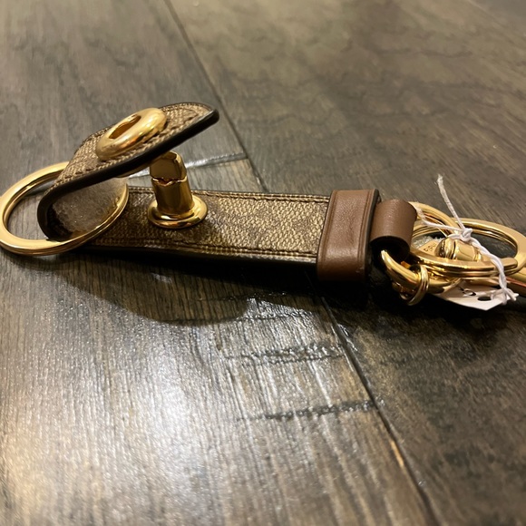 Coach New York Signature Trigger Keychain Key Ring key FOB new hook khaki brass - Picture 5 of 7